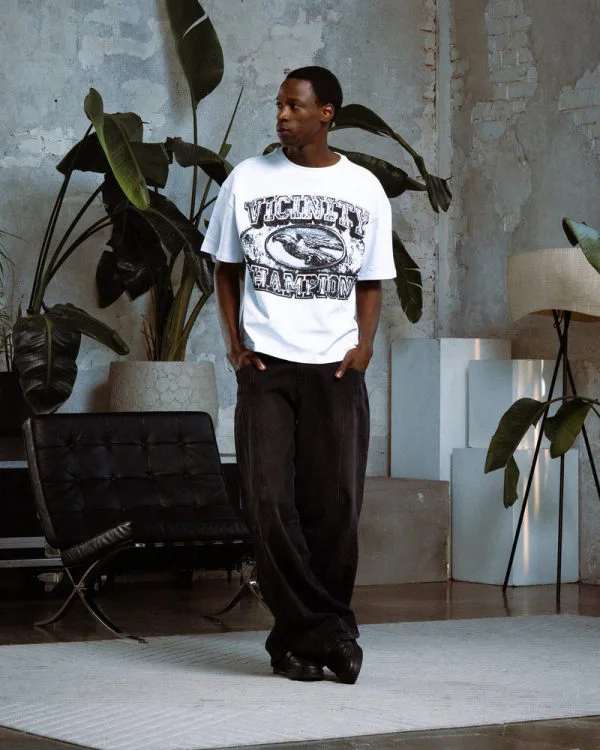 CHAMP EMBLEM TEE BLACK/WHITE - Sweats & Hoodies - streetwear Avenue Wear