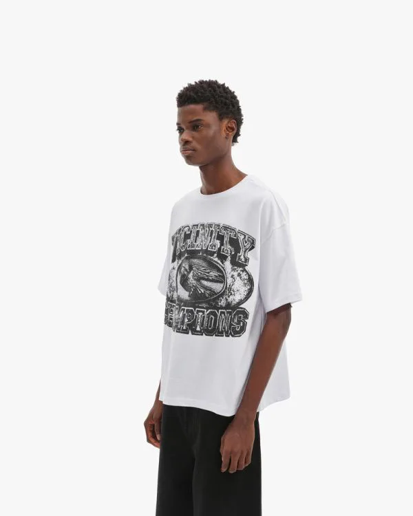 CHAMP EMBLEM TEE BLACK/WHITE - Sweats & Hoodies - streetwear Avenue Wear
