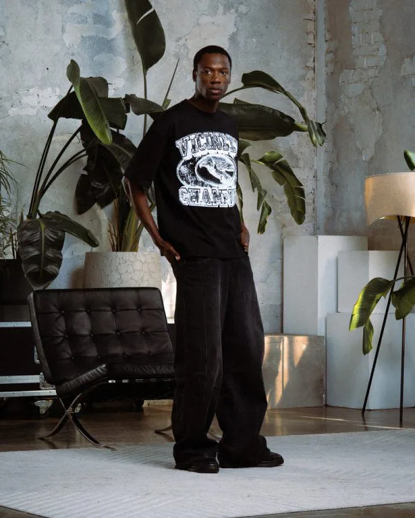 CHAMP EMBLEM TEE WHITE/BLACK - Sweats & Hoodies - streetwear Avenue Wear