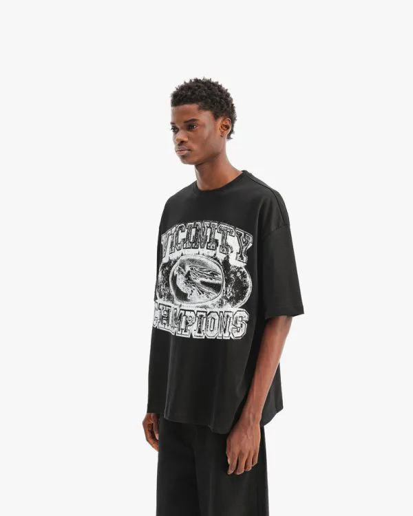 CHAMP EMBLEM TEE WHITE/BLACK - Sweats & Hoodies - streetwear Avenue Wear