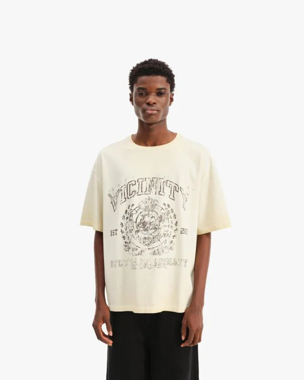 EMBLEM TEE CREAM - Sweats & Hoodies - streetwear Avenue Wear