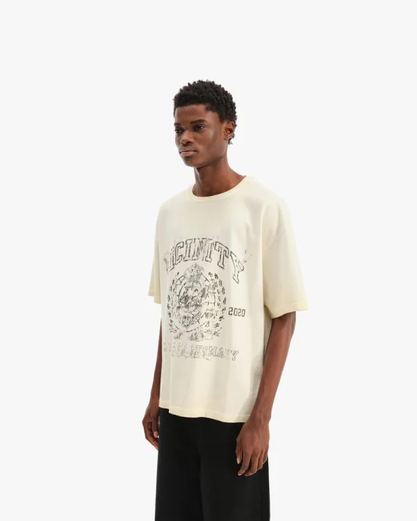 EMBLEM TEE CREAM - Sweats & Hoodies - streetwear Avenue Wear