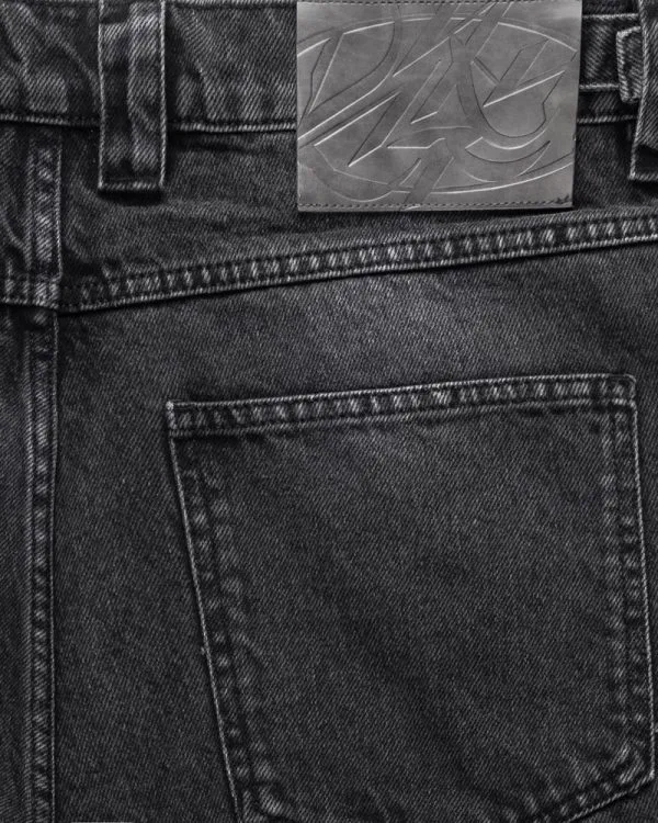 EMBOSSED SCRIPT LOGO DENIM BLACK - Pantalons & Jorts - streetwear Avenue Wear