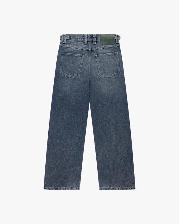 EMBOSSED SCRIPT LOGO DENIM BLUE - Pantalons & Jorts - streetwear Avenue Wear