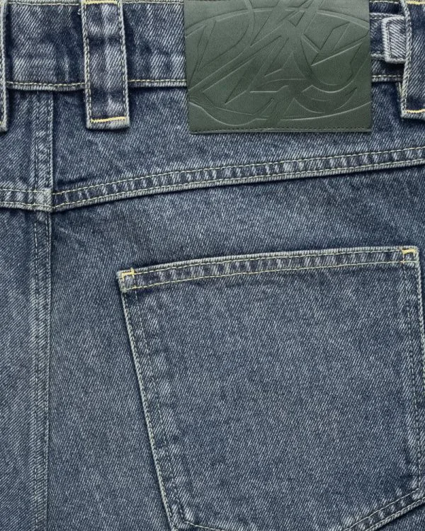 EMBOSSED SCRIPT LOGO DENIM BLUE - Pantalons & Jorts - streetwear Avenue Wear