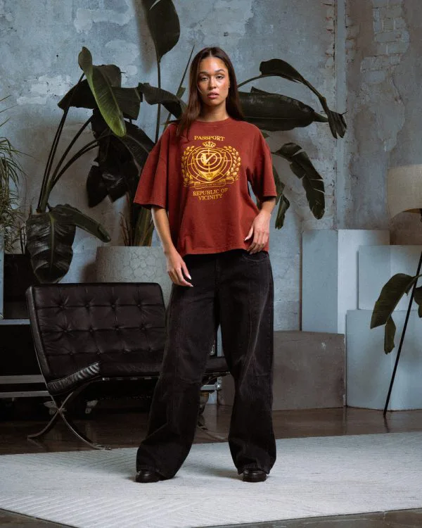 PASSPORT TEE WASHED RED - Sweats & Hoodies - streetwear Avenue Wear