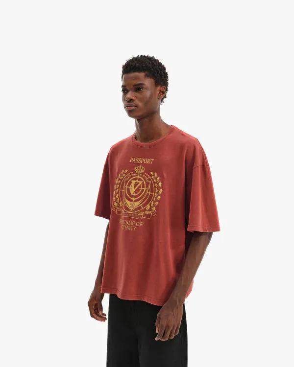 PASSPORT TEE WASHED RED - Sweats & Hoodies - streetwear Avenue Wear