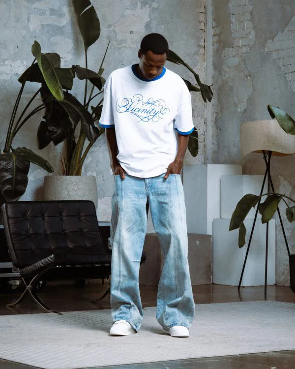 SIGNATURE TEE WHITE/BLUE - Sweats & Hoodies - streetwear Avenue Wear