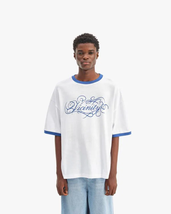 SIGNATURE TEE WHITE/BLUE - Sweats & Hoodies - streetwear Avenue Wear