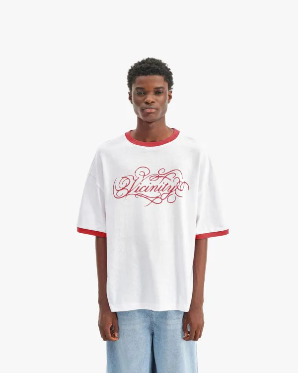 SIGNATURE TEE WHITE/RED - Sweats & Hoodies - streetwear Avenue Wear