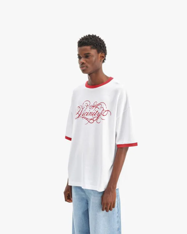 SIGNATURE TEE WHITE/RED - Sweats & Hoodies - streetwear Avenue Wear