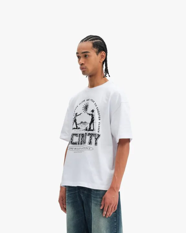 SIX SHOOTER DUEL TEE WHITE - T-Shirts - streetwear Avenue Wear