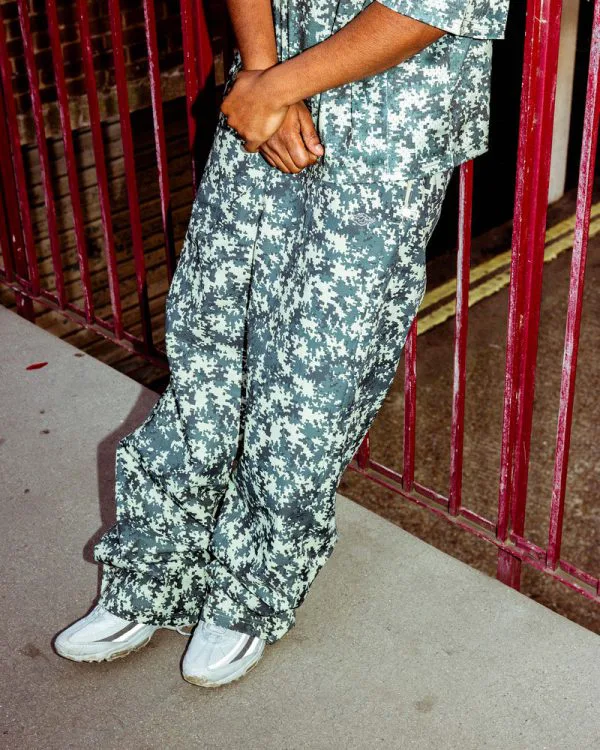 TRACK PANTS PIXEL CAMO - Pantalons & Jorts - streetwear Avenue Wear