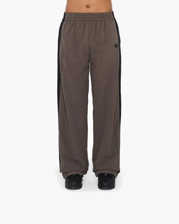 TRACK PANTS V3 MOCHA BLACK - Pantalons & Jorts - streetwear Avenue Wear