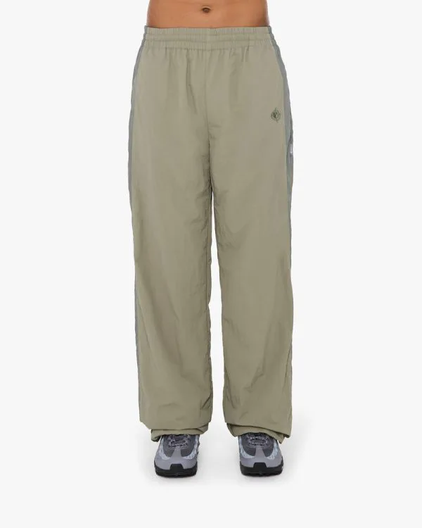 TRACK PANTS V3 WASABI - Pantalons & Jorts - streetwear Avenue Wear