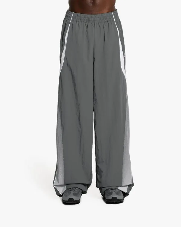 TRACK PANTS V4 GREY - Pantalons & Jorts - streetwear Avenue Wear