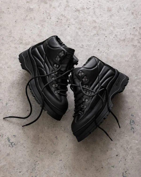 VENTURE HI "TRIPLE BLACK" - Sneakers & Slides - streetwear Avenue Wear